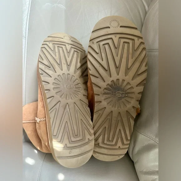 UGG - UGG Classic Shorts II Boots - Great Condition! - Picture 7 of 10